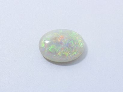 null Important cabochon d'opale ovale sur papier.
Provenance: Coober Pedy, Australie.
Poids:...