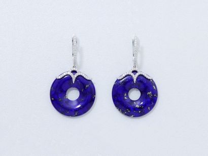 null Paire de boucles d'oreilles en or gris 750 millièmes et petits diamants brillantés...