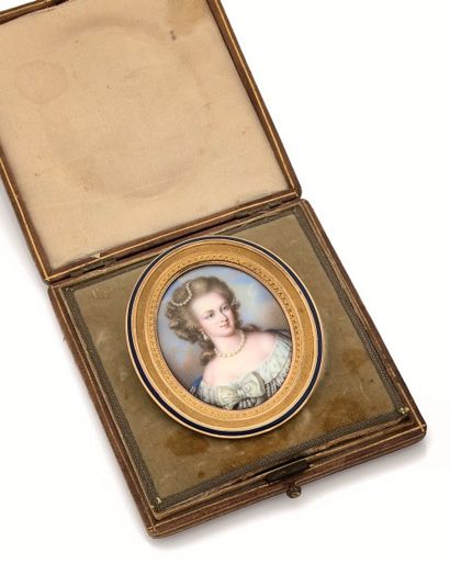 ÉCOLE FRANÇAISE VERS 1820 Portrait de la Reine Marie Antoinette
Miniature ovale émaillée...