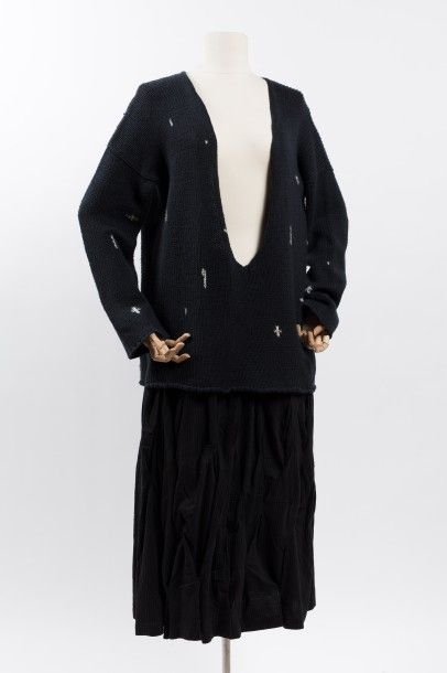 null TRICOT COMME DES GARCONS: Circa 1983-1984: Ensemble comprenant un pull en maille...