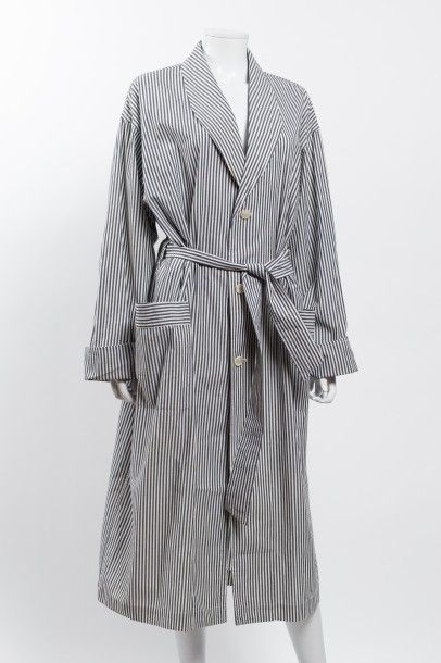 null Robe de chambre COMME DES GARCONS Circa 1986: Manteau en coton à fines rayures...
