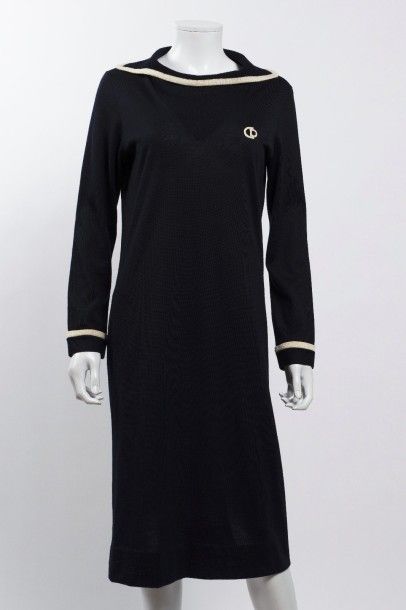 null CHRISTIAN DIOR London: Circa 1960: Robe en maille marine, col et poignet tricotés...