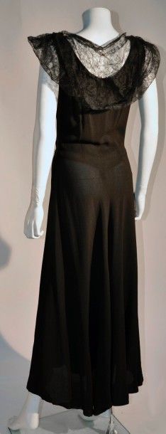 null ANONYME:Robe en crêpe noir, col en dentelle Années 1930.