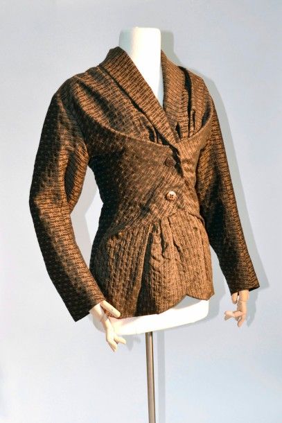null JOHN GALLIANO: Veste à fond noir à motif marron, circa 2000