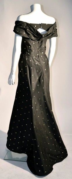 null VALENTINO Boutique: Robe longue dos nu du soir en taffetas de soie noire et...