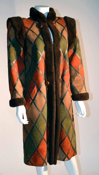 null CHRISTIAN DIOR BOUTIQUE FOURRURE: Manteau en peau lainée à motifs de losanges...