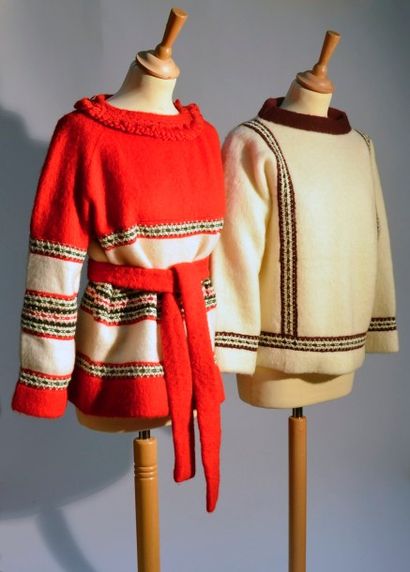 null Lot de 4 pièces: TRICOSA: 1 Manteau en jersey de laine rouge, ANONYME: 1 Robe...