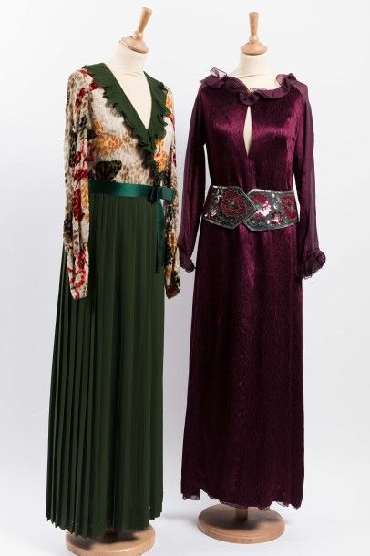null CARVEN Haute couture circa 1970: Lot de 2 robes en mousseline de soie et velours,...