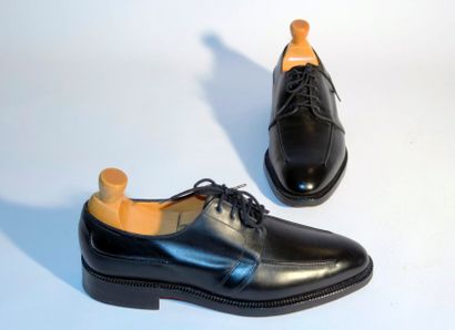 null JOHN LOBB: Paire de souliers en cuir noir à lacets 
