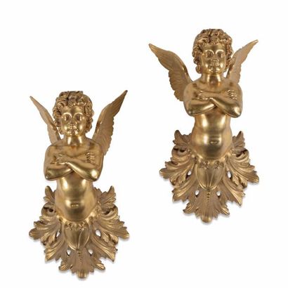 null DEUX ELEMENTS d'applique en bronze doré et ciselé à décor de buste d'ange aux...