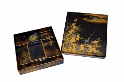JAPON - XIXème siècle 
Suzuribako en laque noir décoré en hira maki-e de laque or...