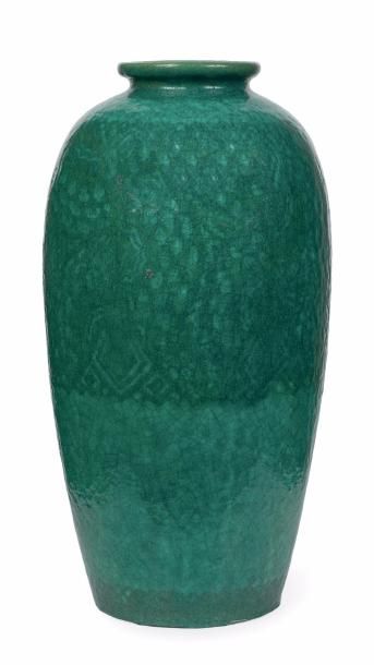 null Edmond LACHENAL (1855-1930)

Important vase ovoïde en céramique émaillée verte...