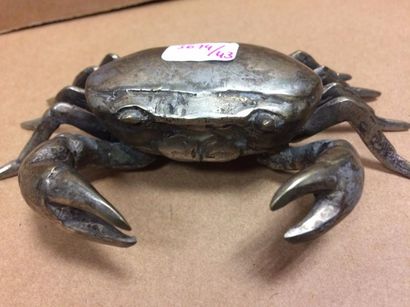 null 3674
43
Un crabe en métal argenté.15,5 x 10 cm