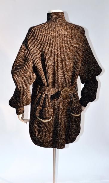null JEAN-PAUL GAULTIER : Pull en laine chiné noir et marron, ceinture et 2 poches...