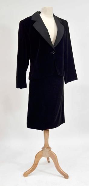 null SAINT LAURENT RIVE GAUCHE: Tailleur jupe "Smoking" en velours noir, parements...