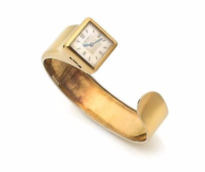 null JAEGER LECOULTRE - Bracelet rigide ouvert en or (750‰), garni d'une montre,...