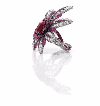 null JOHN RUBEL - Bague « La divine » en or gris (750 ‰), en forme de fleur, le cœur...