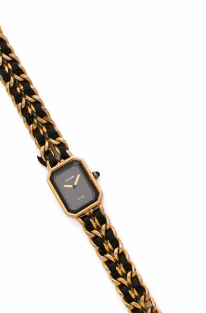 null CHANEL Swiss made n°E.H 27329 Montre "Première" plaqué or, cadran noir, verre...