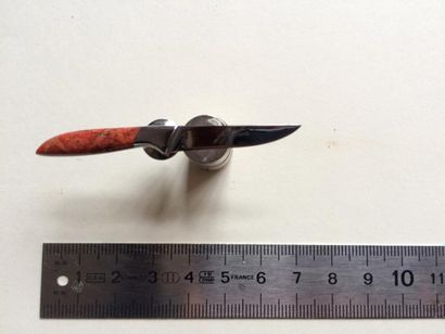 null Jobin Jacques, pin’s couteau miniature 6 cm, style couteau de chasse, droit,...