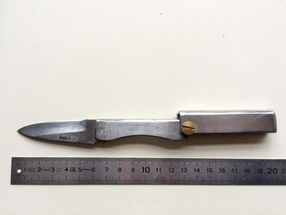null Perrin, couteau trifolding tout acier, lame 6 cm, vis laiton.