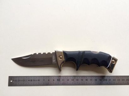 null Poyet-Coursolle, Couteau de loisirs « Ranger’s Knife », modèle à pompe, lame...