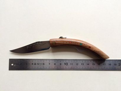 null Bulgarie, couteau forme Piémontais, 18 cm, lame 7 cm gravée, manche bois, clous...