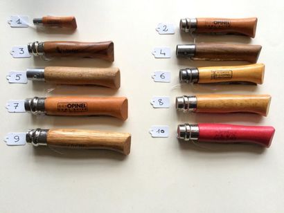 null Opinel

15 pièces



1 Opinel n° 2, Couteau bague fixe, manche bois.



2 Opinel...
