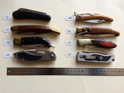 null Couteaux non identifiés pliants 2

8 pièces



9 Couteau divers, non identifié,...