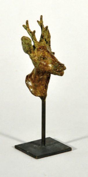 TORCHET Yann (né en 1961) Tête de chevreuil Bronze soclé, numéroté 2/8 et monogrammé....