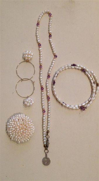 null BIJ009 - PARURE de perles d'eau douce et perles d'améthystes comprenant un collier,...