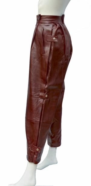 null CLAUDE MONTANA pour Idéal cuir: Pantalon en cuir bordeaux, taille 36