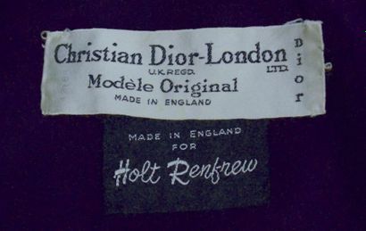 null CHRISTIAN DIOR, London , Modèle original: TAILLEUR-JUPE en lainage violet à...