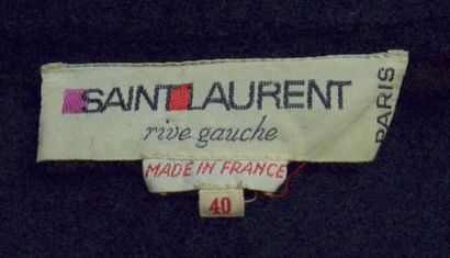 null SAINT LAURENT RIVE GAUCHE: CAPE maxi en lainage noir, première ligne.Vers 1...