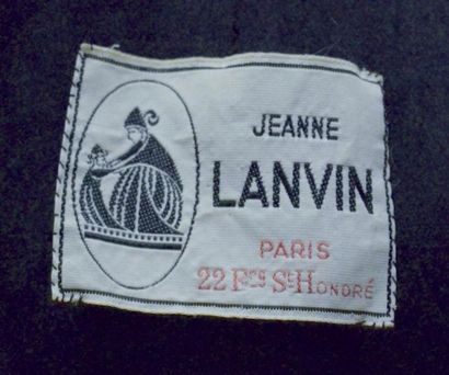 null JEANNE LANVIN, 22, Faubourg Saint Honoré : MANTEAU en lainage noir, soutaché...