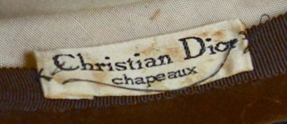 null CHRISTIAN DIOR : CHAPEAU tambourin en velours marron recouvert de ruban noir...