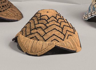 null COIFFE « laket » en fibres végétales naturelles décorée de motifs en zigzag...