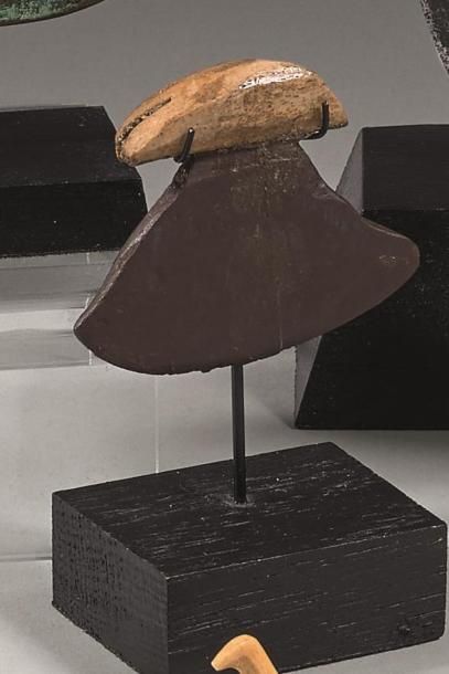 null Petit COUTEAU de FEMME Ulu
Yupik, Amérique du Nord, XIXème siècle 
Os et ardoise
Hauteur...