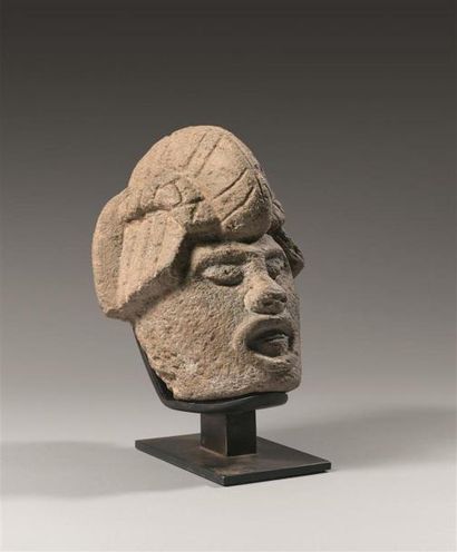 null HACHA représentant la tête de Xipe Totec
Son nom, traduit du Nahuatl, signifie...