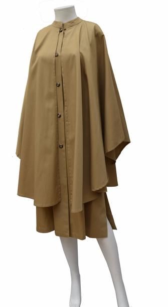 null ANONYME: Imperméable - cape en gabardine beige