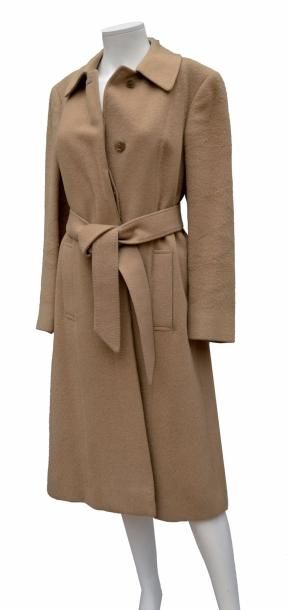 null BURBERRY'S. Manteau en laine crème et sa ceinture.