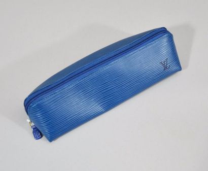 null LOUIS VUITTON: Trousse en cuir épi bleu, 19cm