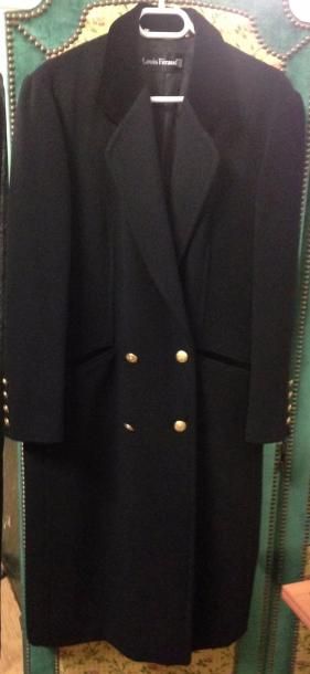 null LOUIS FERAUD: Manteau en laine noire , col velours et boutons dorés. taille...