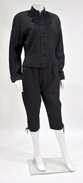 null KENZO PARIS: ENSEMBLE VESTE et CORSAIRE en laine sèche noire, Années 1980



...