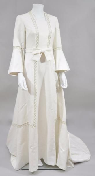 null MAGGY ROUFF: Robe de mariée en piqué de coton blanc et dentelle