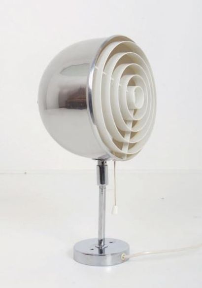 BERGBOMS LAMPE articulée en métal chromé et plastique blanc.

Circa 1950


Haut.:...