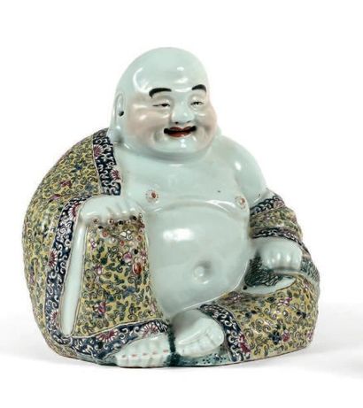 CHINE - Epoque de la République - MINGUO (1912 – 1949) Statuette de Budai en porcelaine...