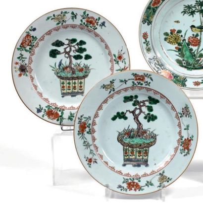 CHINE – XVIIIème siècle - Epoque Qianlong PAIRE d'ASSIETTES en porcelaine polychrome...