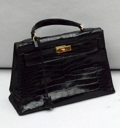 null HERMES: Sac Kelly en crocodile noir, cadenas et clef, 32cm, garniture métal...