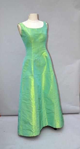null BALENCIAGA :Haute Couture: N° 88064 Robe longue de soirée en taffetas vert d'eau,...