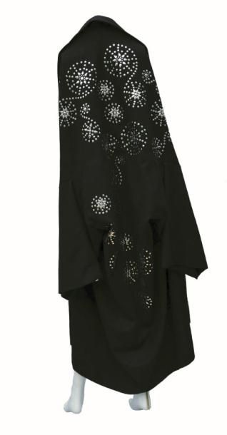 null ALEX NEKKI: manteau-cape d'inspiration kimono en lainage noir, application de...